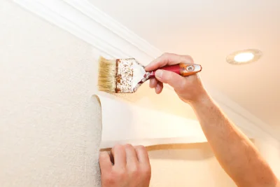 Pose de papier peint à Chemilli — revêtements muraux et toiles de verre
